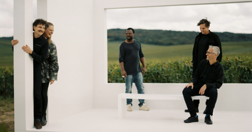 ‘Conversations with Nature’: een unieke kunstcollab van Ruinart en Marcus Coates