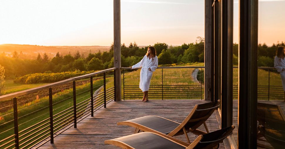 Dit hotel van Yves Rocher dompelt je volledig onder in de natuur