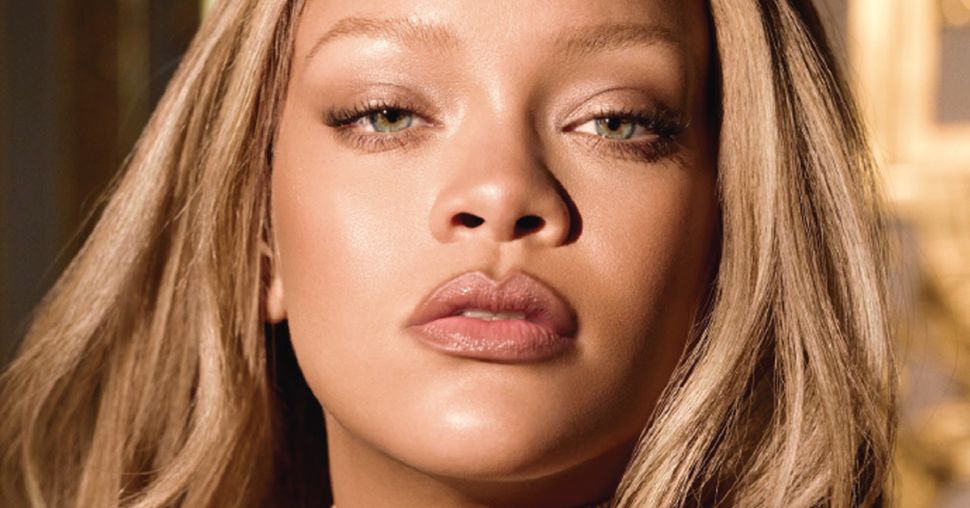 Rihanna schittert als het nieuwe gezicht van Dior’s J’adore