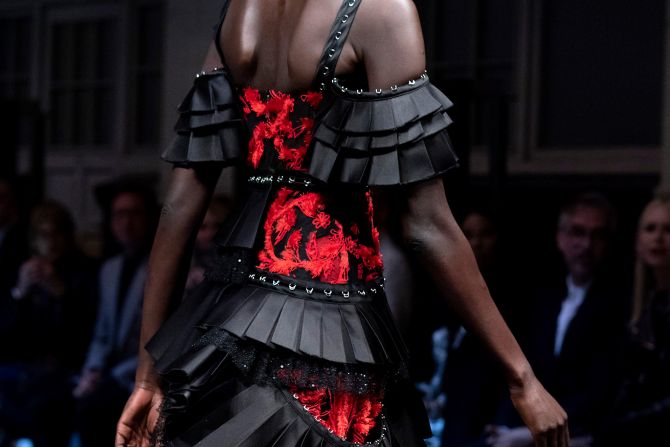 Sarah Burton voor Alexander McQueen