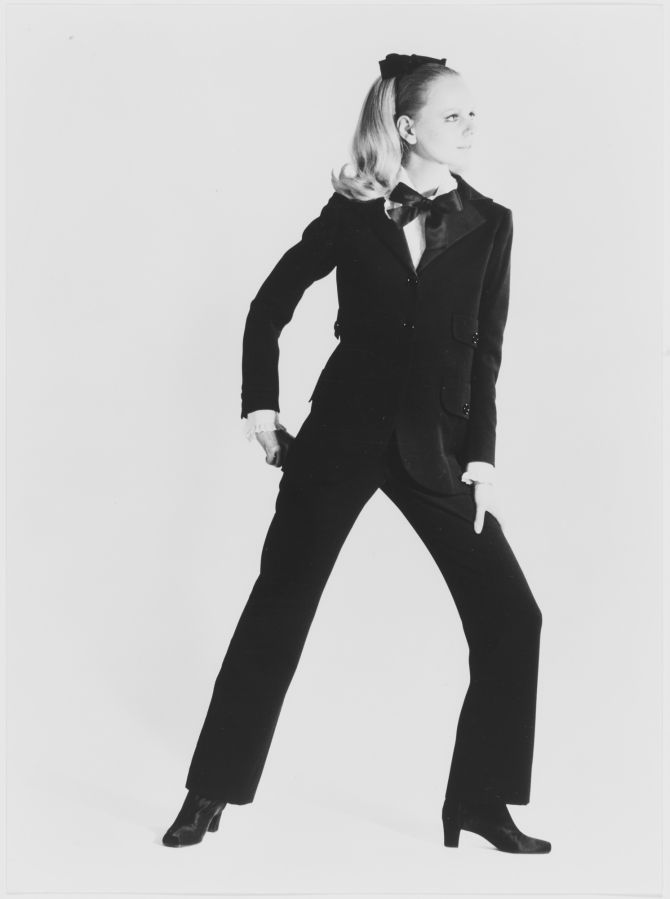 First tuxedo, worn by Ulla. Fall-Winter 1966 haute couture collection. Photograph by Gérard Pataa. © Musée Yves Saint Laurent Paris / Gérard Pataa - DR