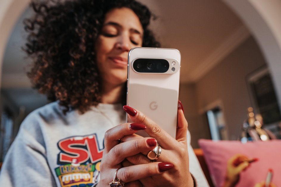 Marie met de Google Pixel Pro 9 XL